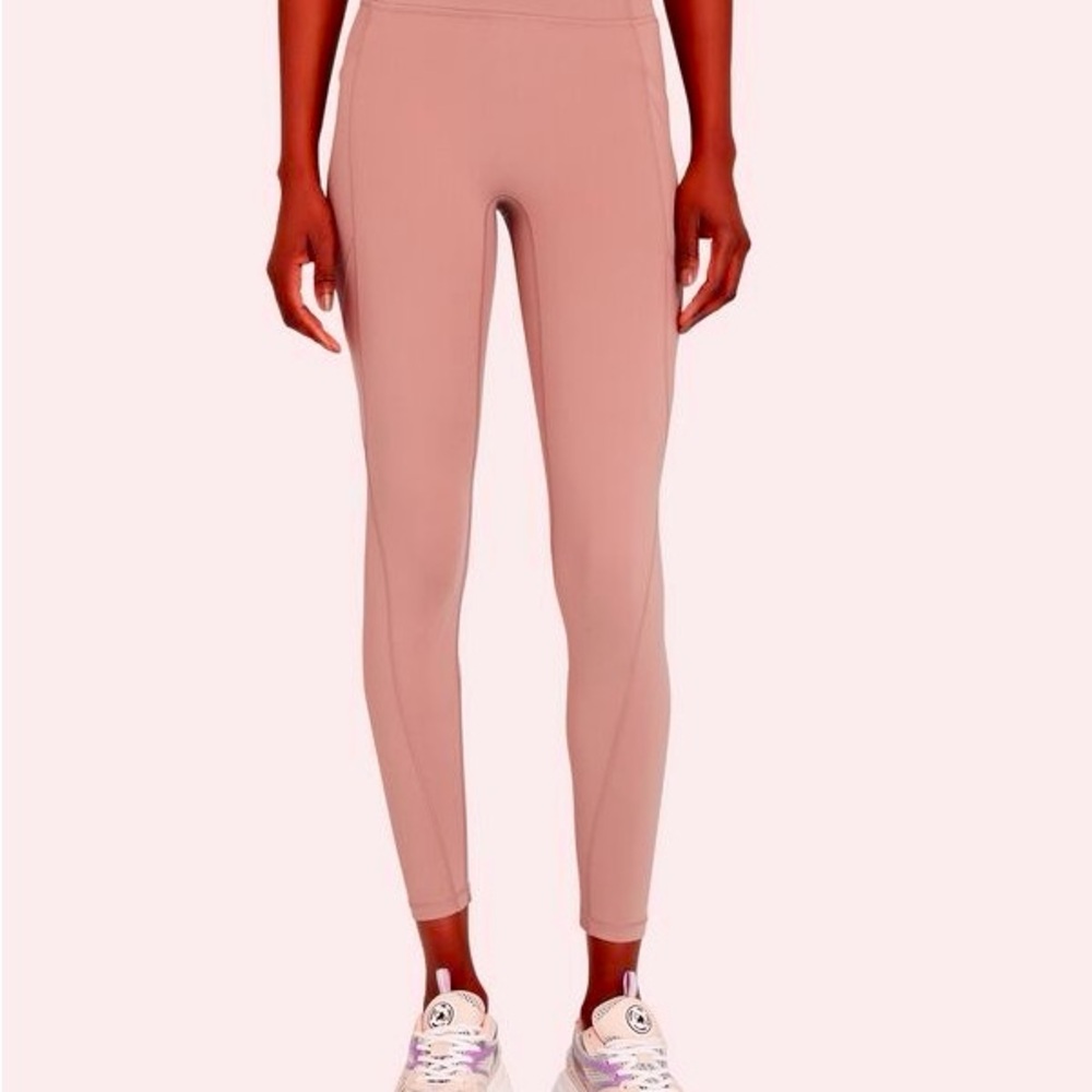 Le Ore Lucca High Rise legging in rose. Size medium. Like new condition
